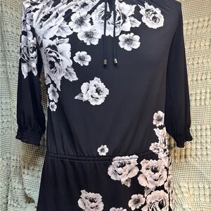 White House Black Market Gray and Black Top